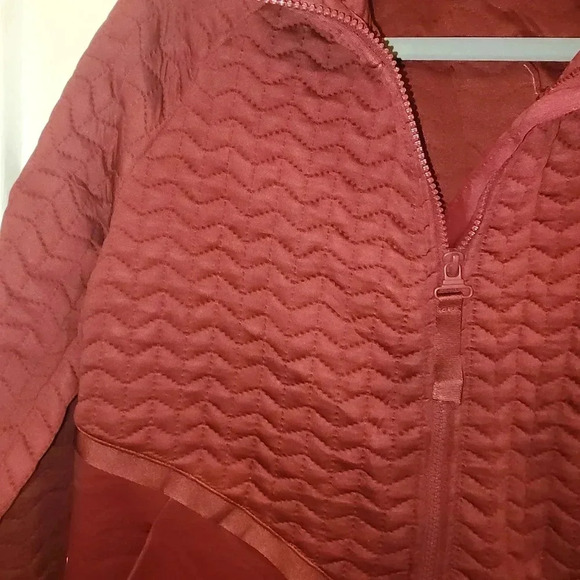 Red lightweight Avia zip up jacket - Picture 2 of 6